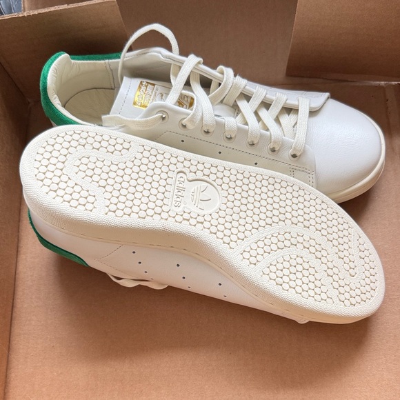 Adidas Stan Smith Classic White and Green Shoes - Picture 2 of 4